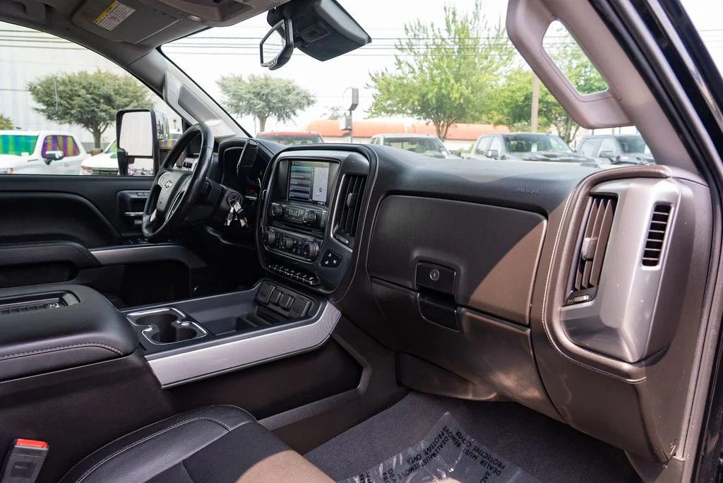 Used 2019 Black Chevrolet LTZ image 32