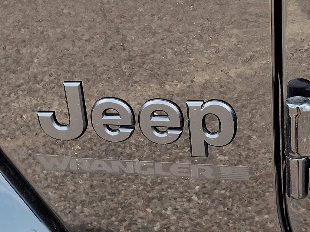 New 2026 Black Clear-Coat Exterior Paint Jeep Sahara image 21
