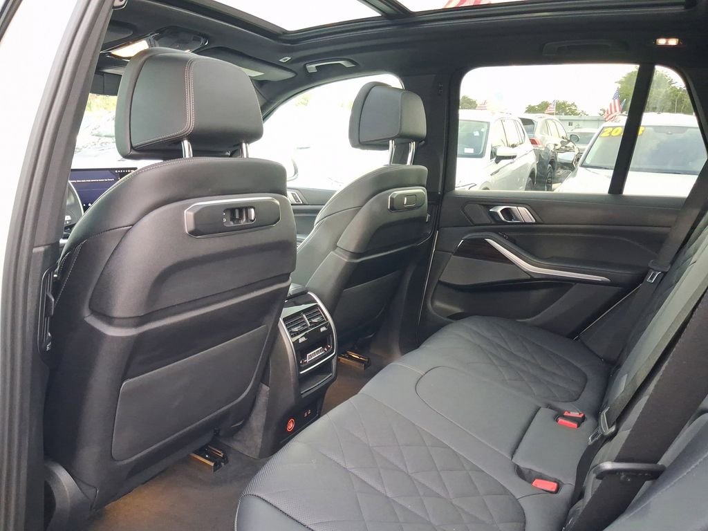 Used 2024 White BMW sDrive40i image 10