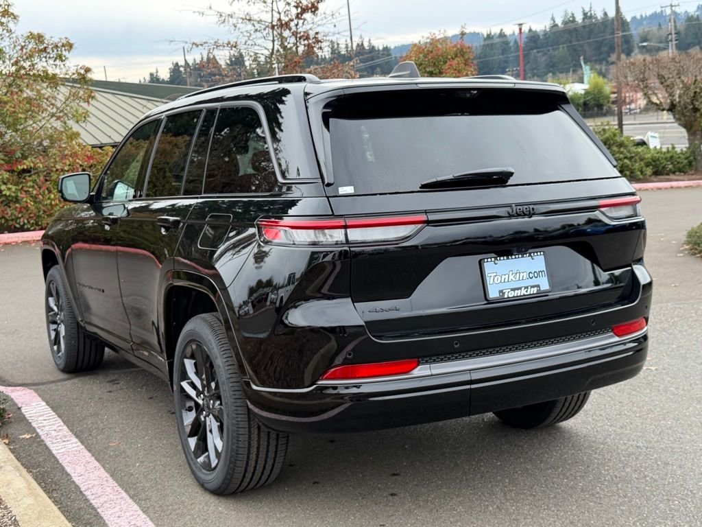 New 2026 Diamond Black Crystal Pearl-Coat Exterior Paint Jeep Limited Reserve image 5