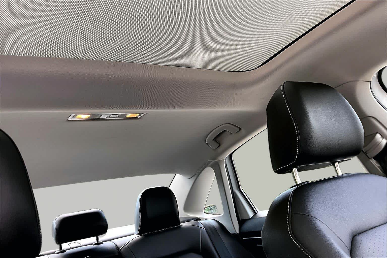 Certified Used 2023 Opal White Pearl Effect Volkswagen SE image 14