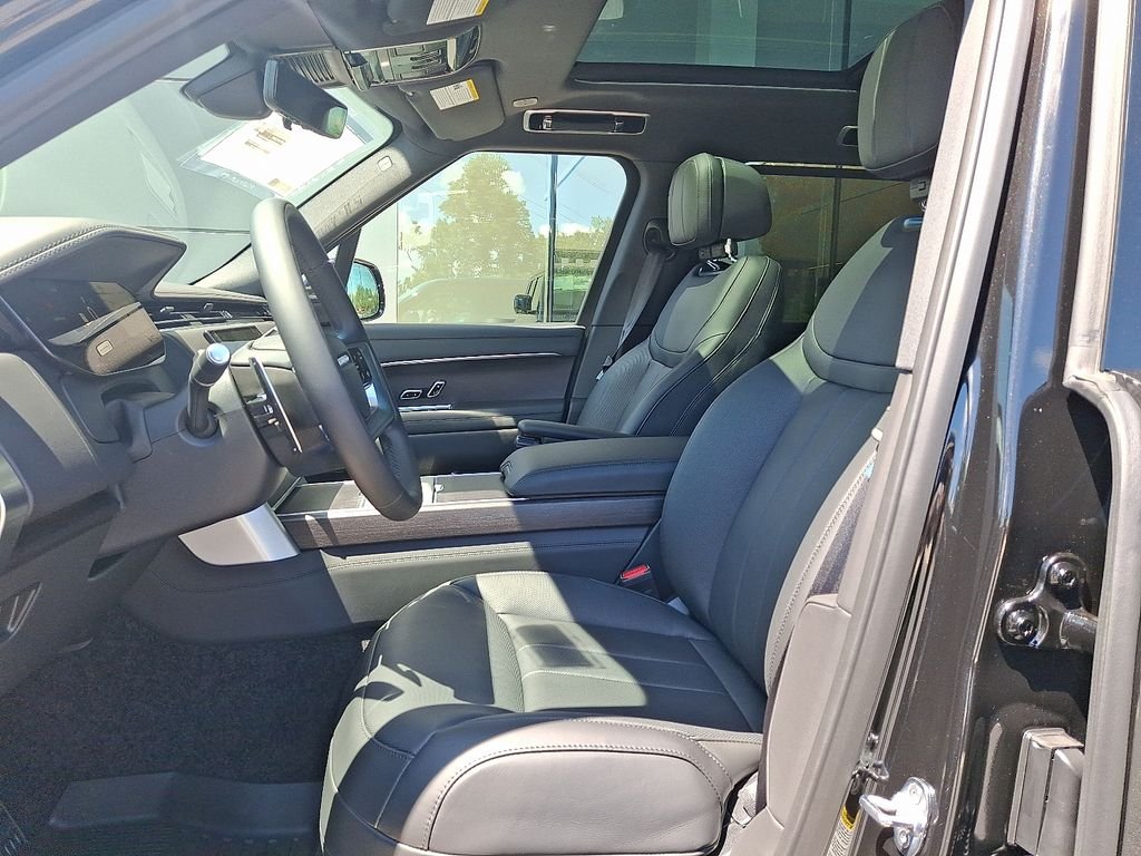 New 2026 Santorini Black Land Rover SE image 9
