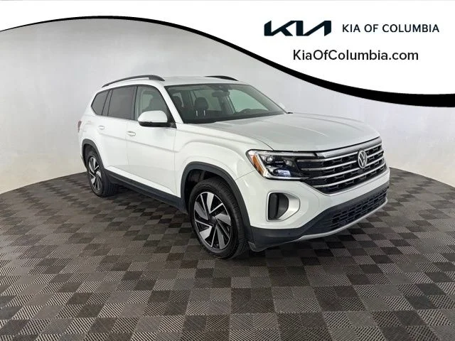 Used 2024  Volkswagen 2.0T SE w/Technology image 1