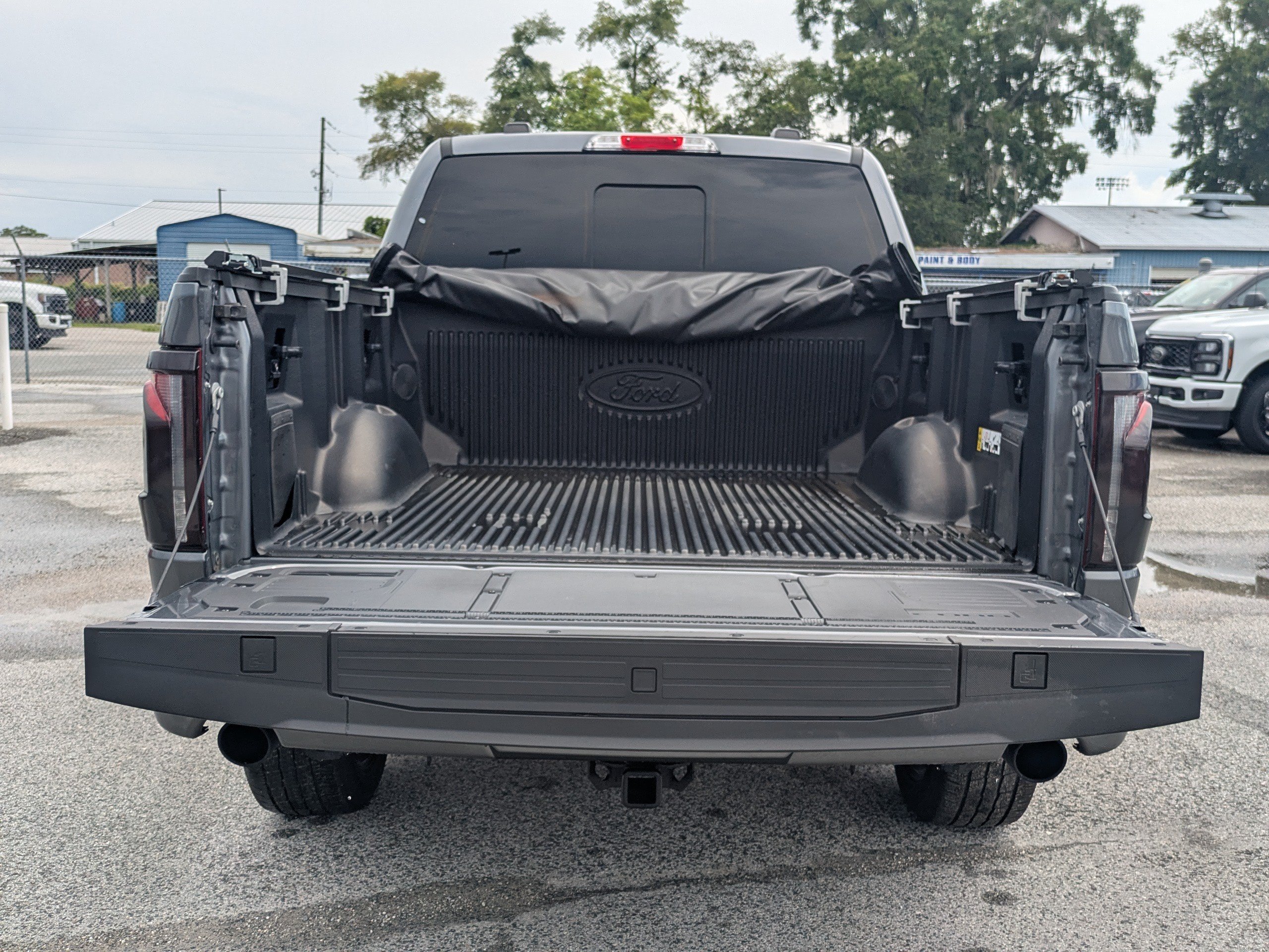 Used 2024  Ford LARIAT image 13