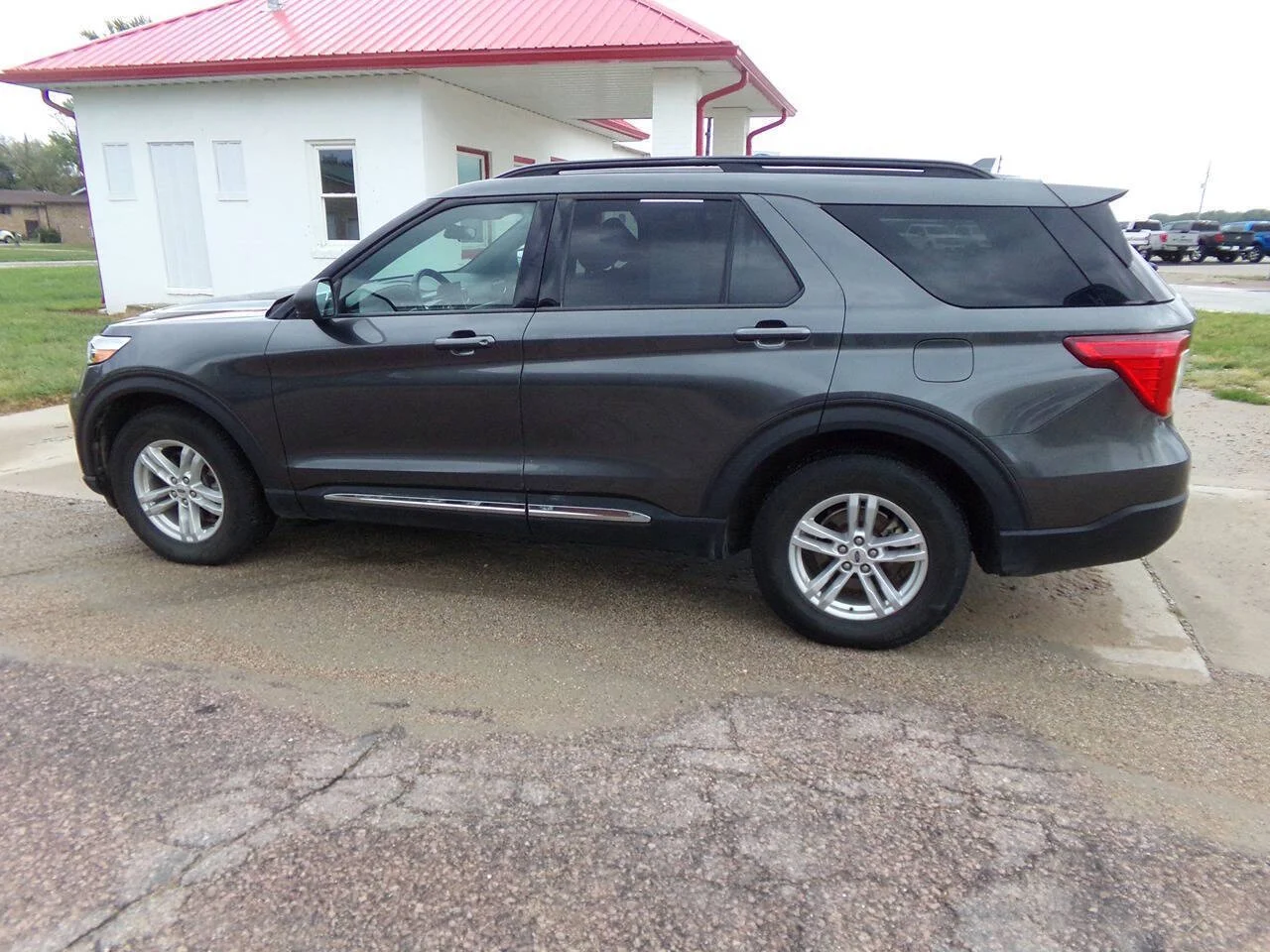 Used 2020 Gray Ford XLT AWD 4dr SUV image 8