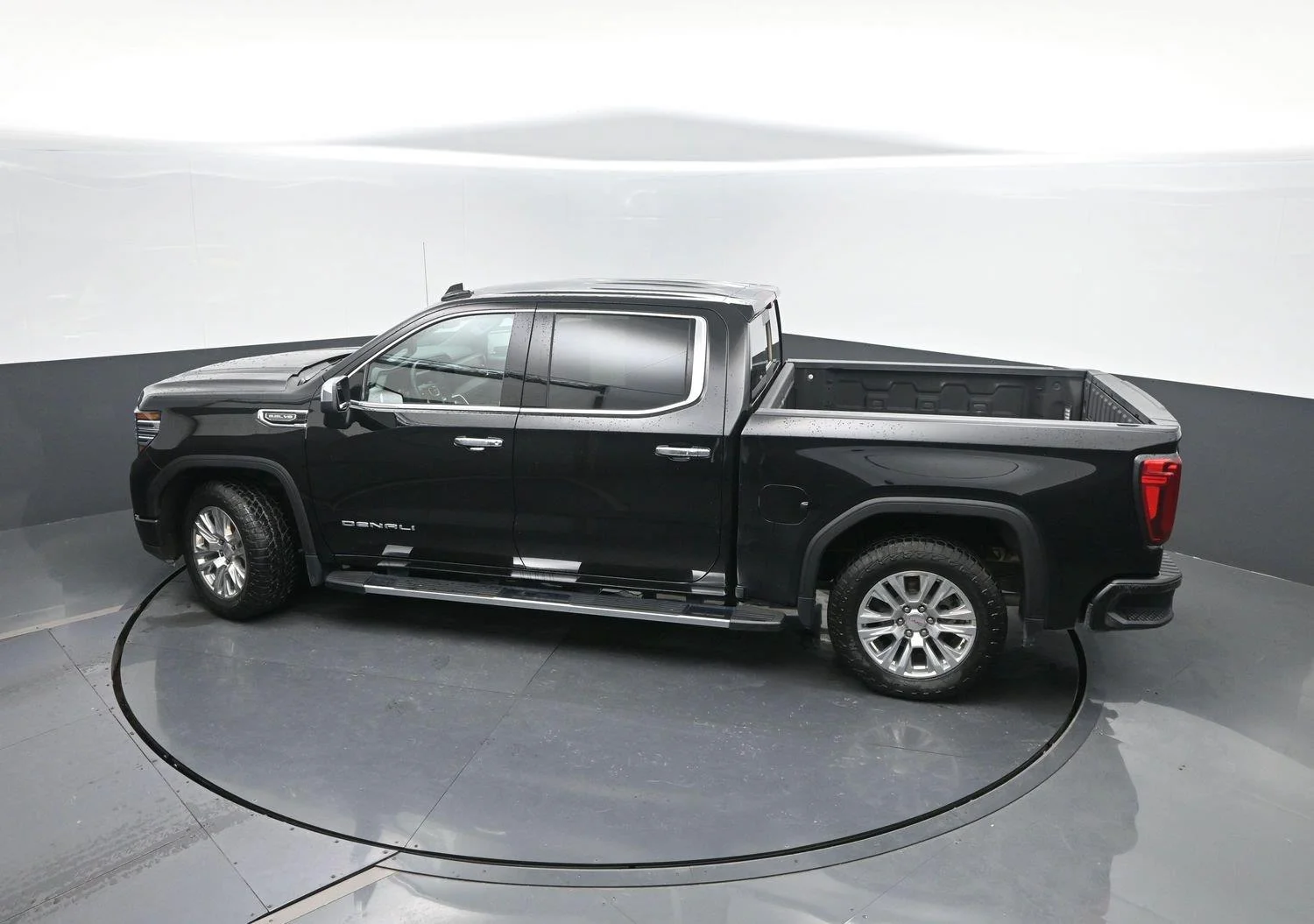 Used 2023 Onyx Black GMC Denali image 43