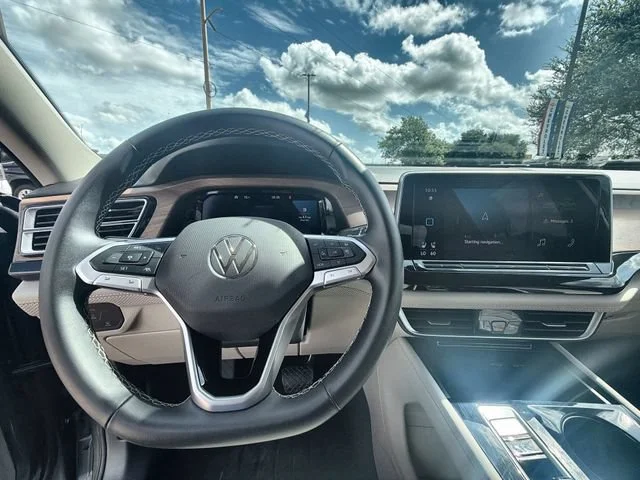 Used 2025 Black Volkswagen 2.0T SE w/Technology image 11