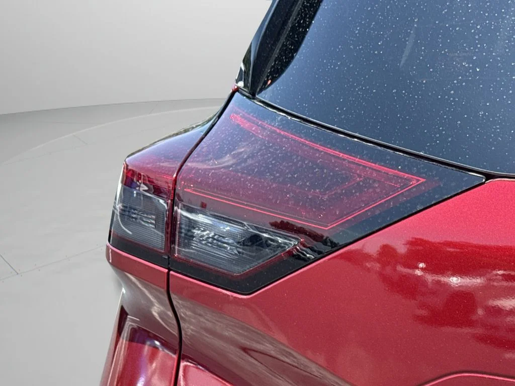 Used 2025 Red Nissan SL image 18