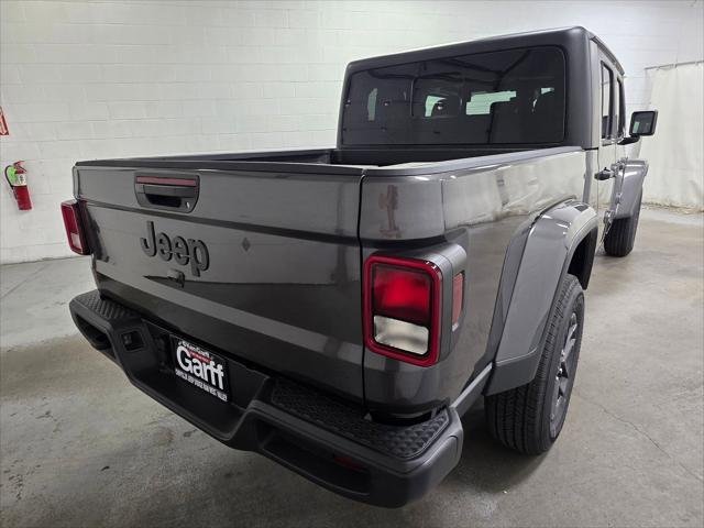 New 2025 Granite Crystal Metallic Clear-Coat Exterior Paint Jeep Sport S image 16