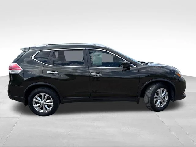 Used 2016 Green Nissan SV image 8
