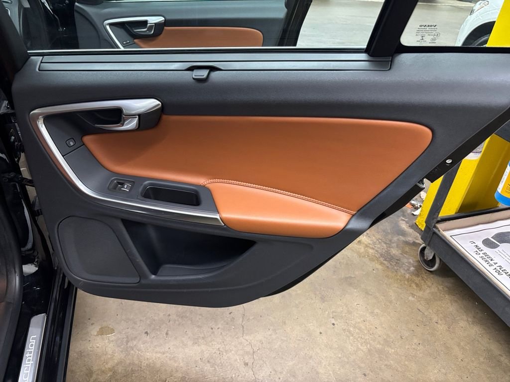 Used 2017 Onyx Black Metallic Volvo T5 image 18