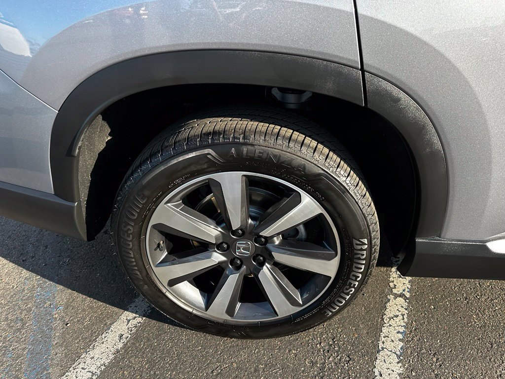 Used 2025 Lunar Silver Metallic Honda Touring image 12