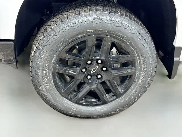 New 2026 Summit White Chevrolet Custom Trail Boss image 32