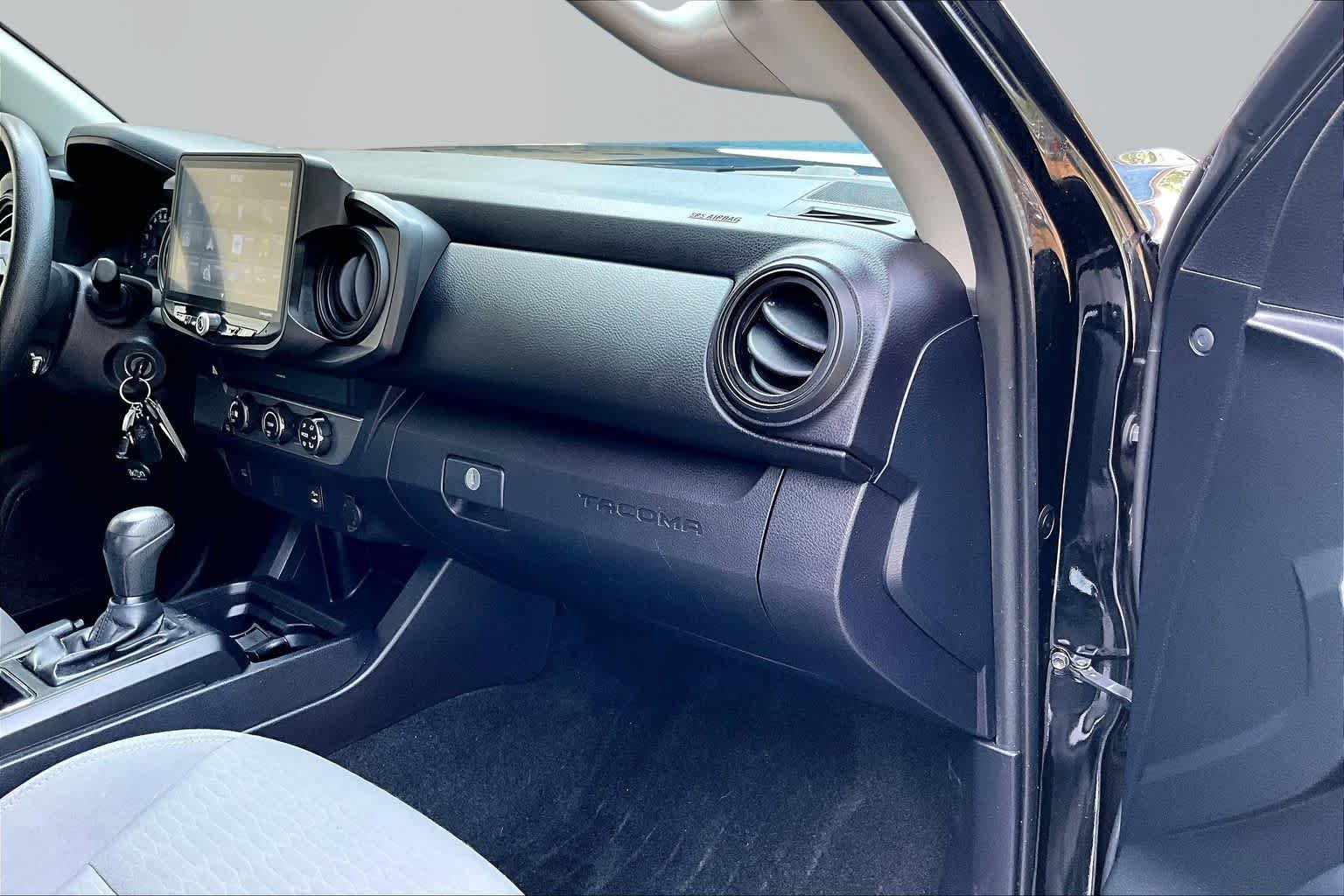 Used 2019 Midnight Black Metallic Toyota SR image 18