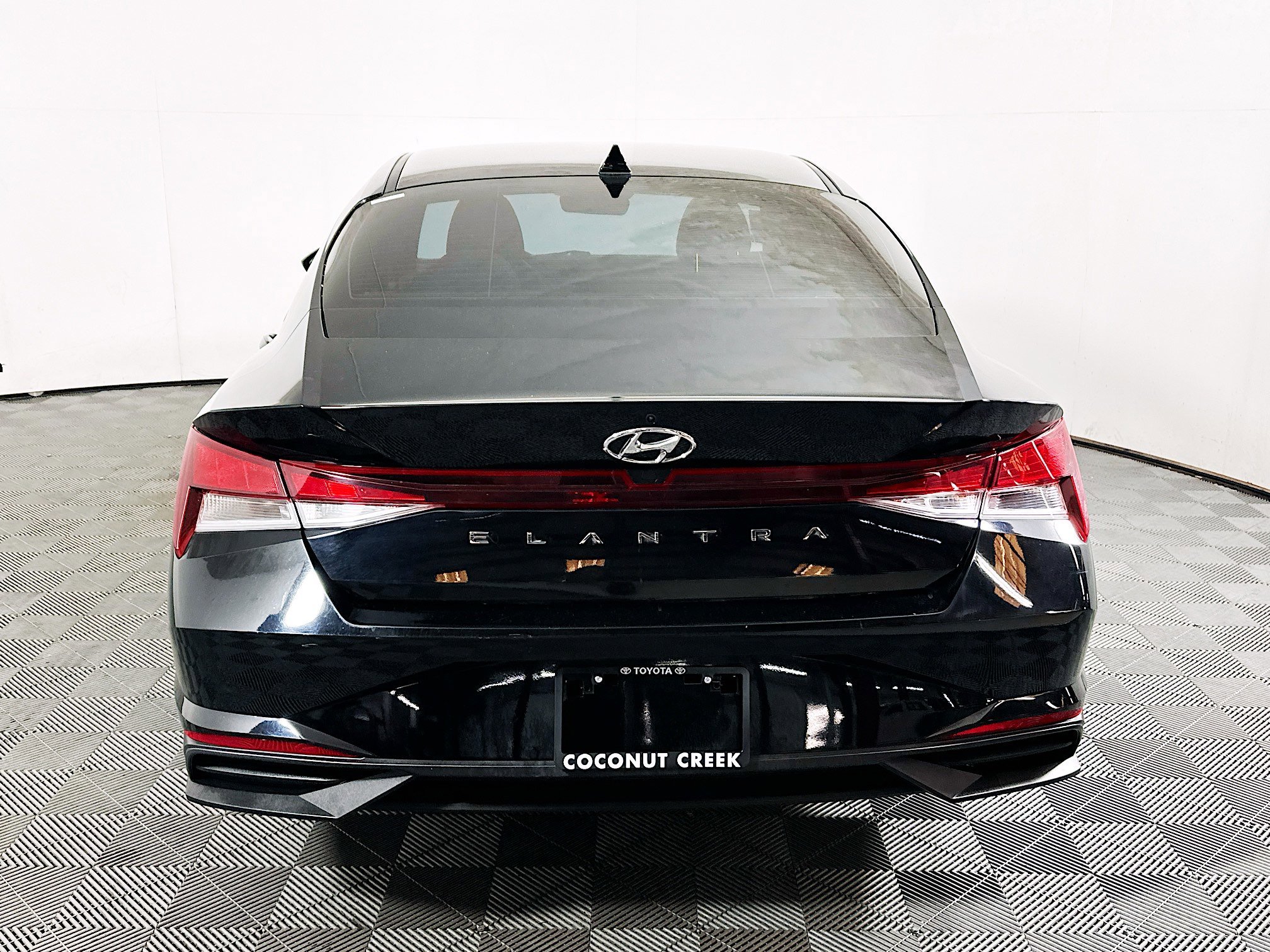 2022 Hyundai Elantra thumbnail 7