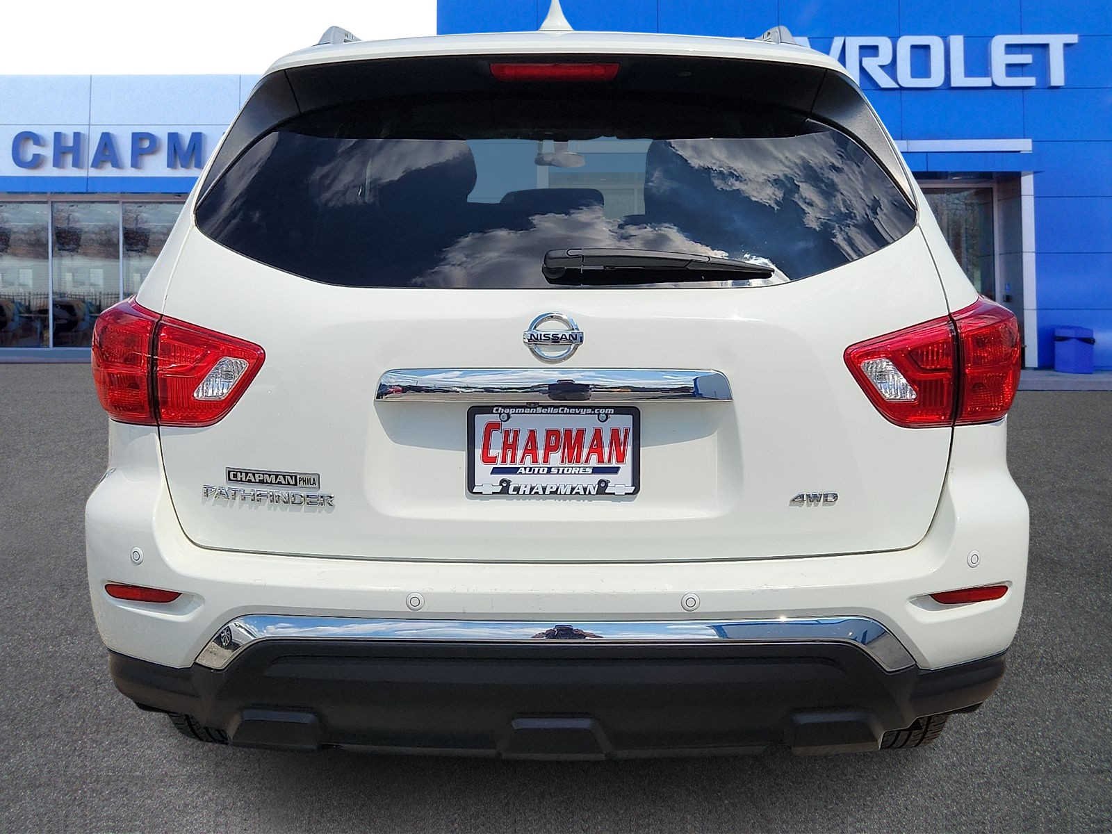 Used 2019 White Nissan S image 5
