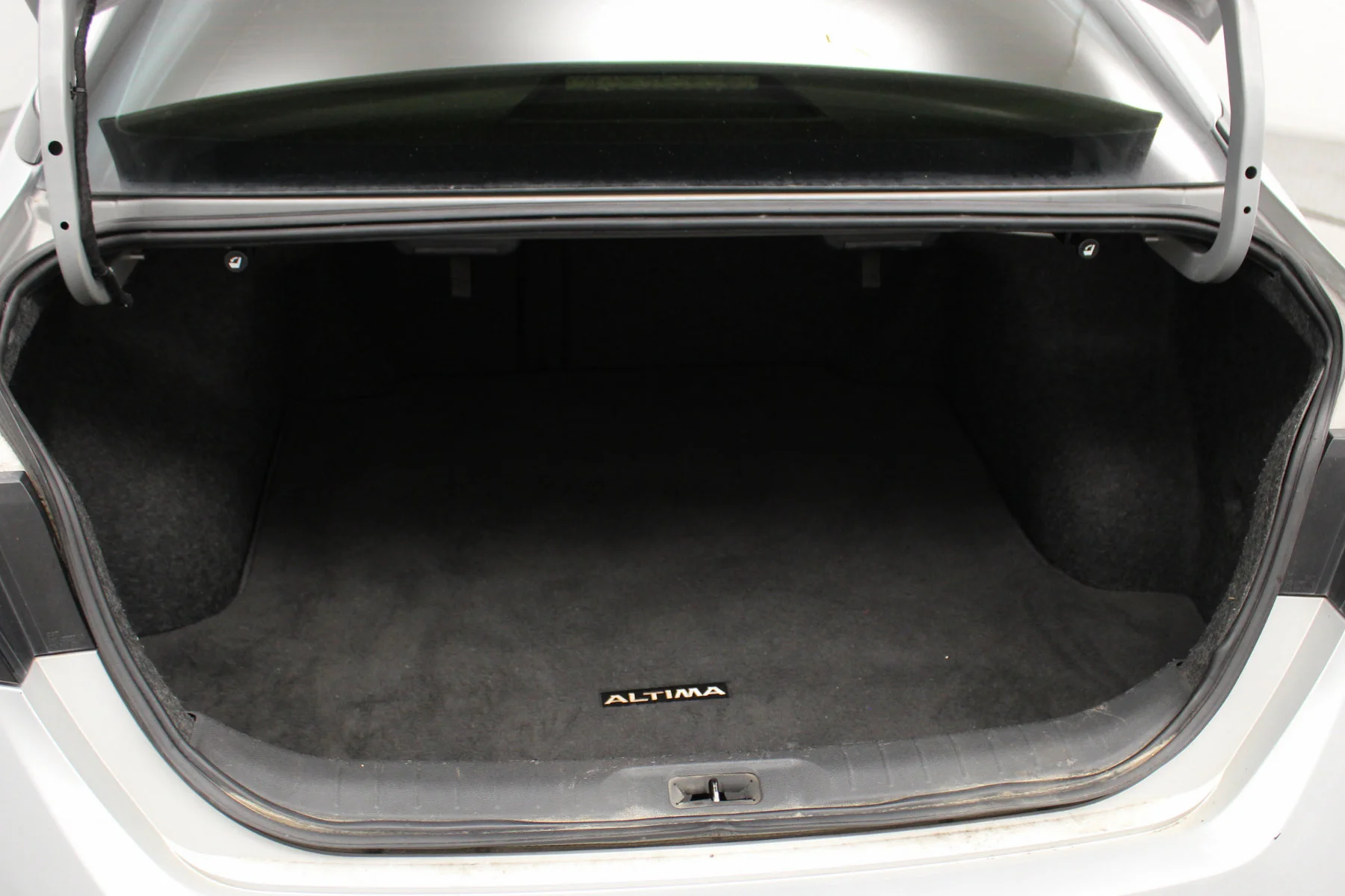 Used 2019 Brilliant Silver Metallic Nissan 2.5 SR Sedan image 16