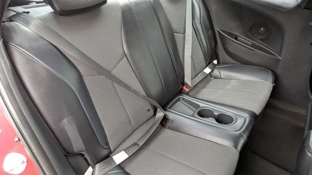 2015 Hyundai Veloster Base - Photo 28