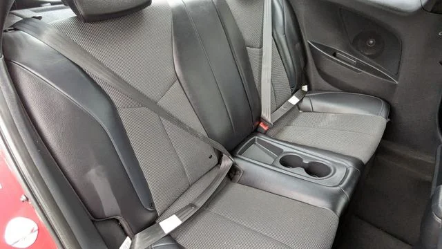 2015 Hyundai Veloster Base - Photo 28