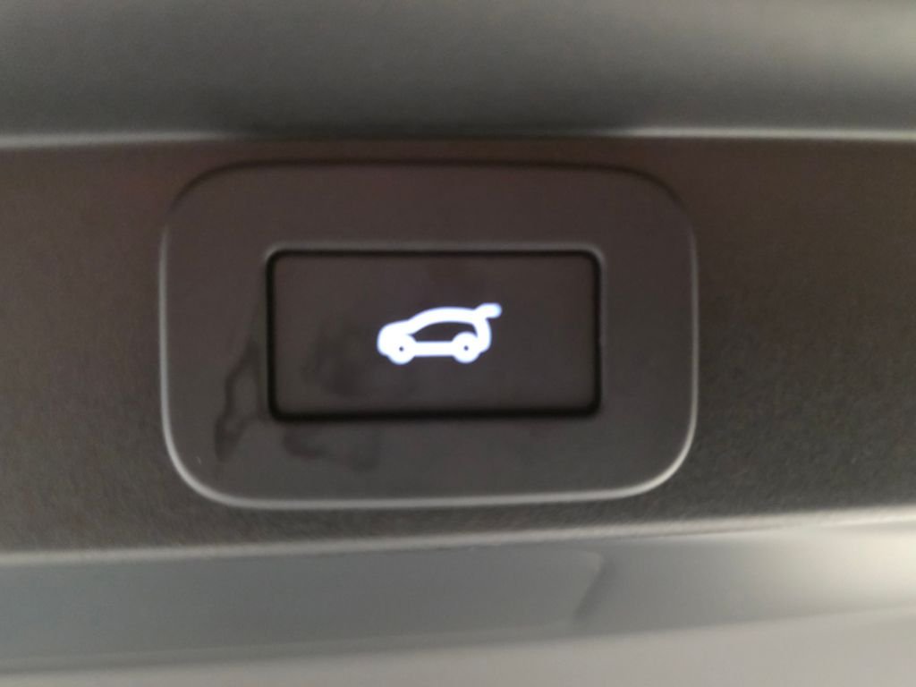 New 2026 Constellation Blue Ultra Metallic Gloss Land Rover SV image 19
