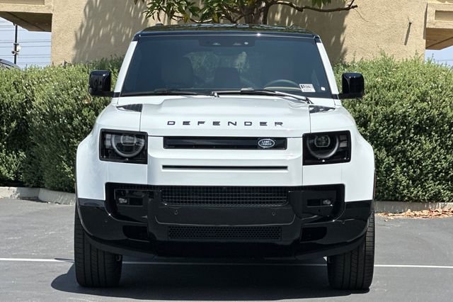 New 2026 White Land Rover X-Dynamic SE image 8