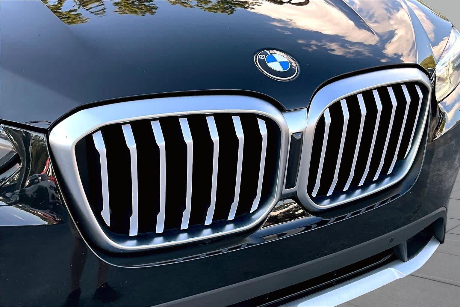Used 2023 Jet Black BMW xDrive30i image 30