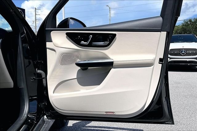 Used 2024 Black Mercedes-Benz GLC 300 image 27