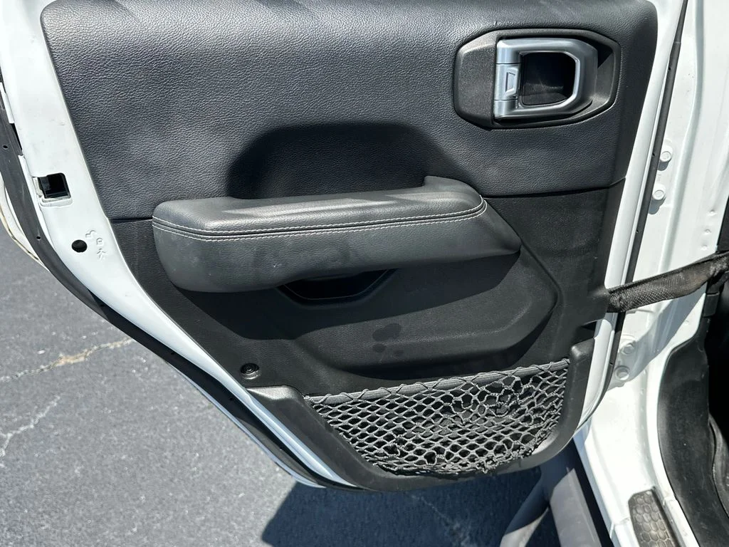 Used 2019 White Jeep Unlimited Sahara image 21