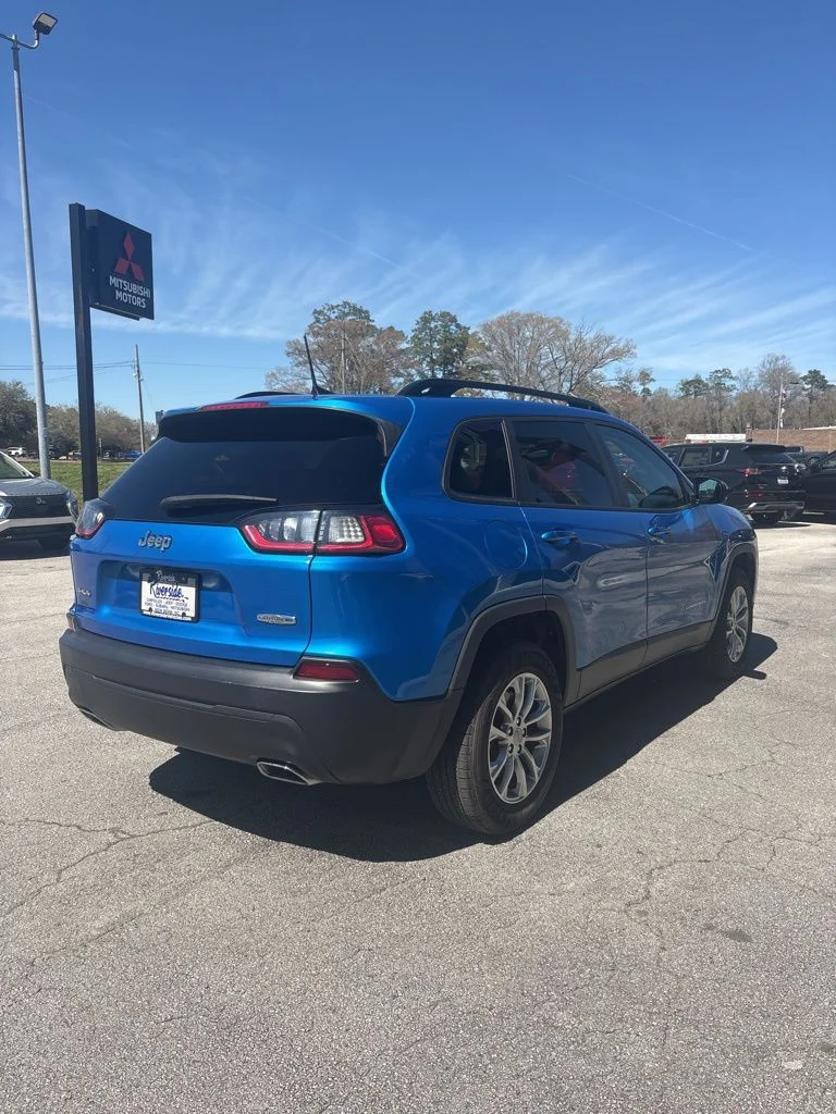 Used 2022 Blue Jeep Latitude Lux image 4