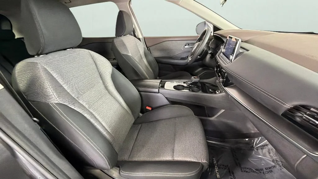 Used 2021 Gray Nissan SV FWD image 32