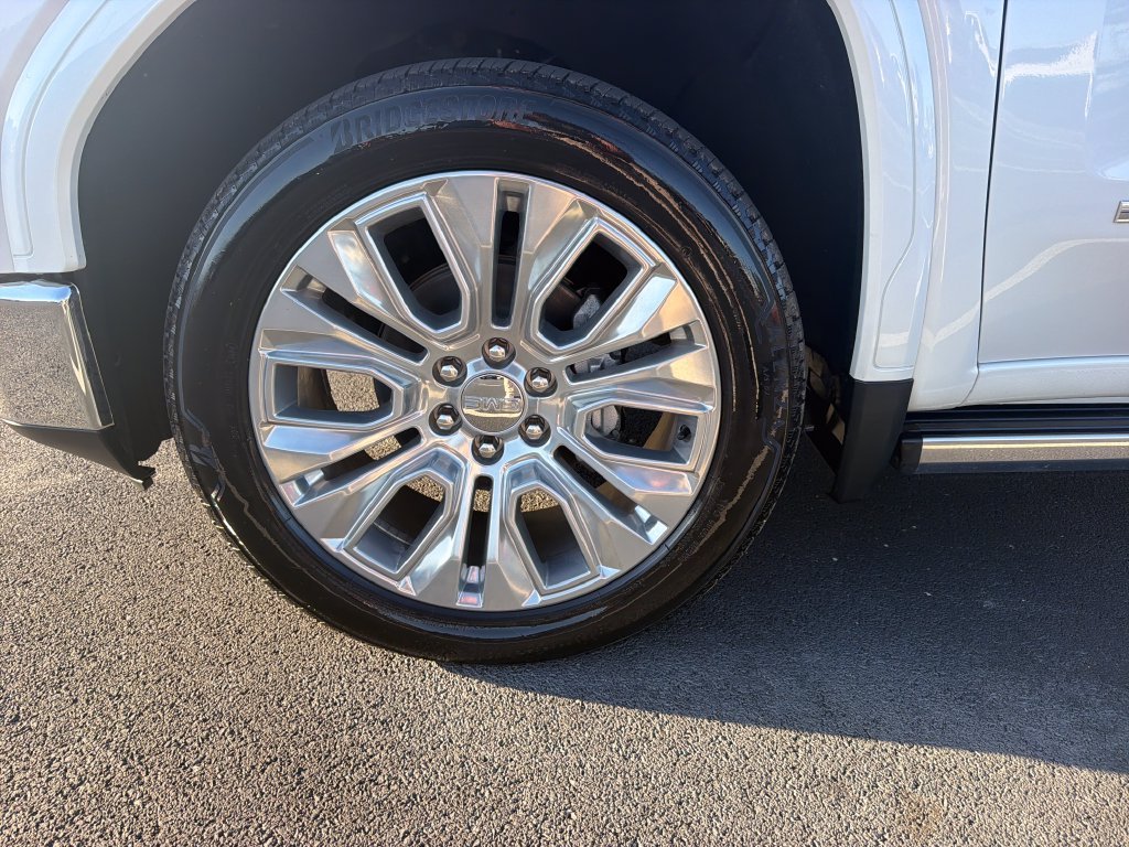 Used 2021 White GMC Denali image 10