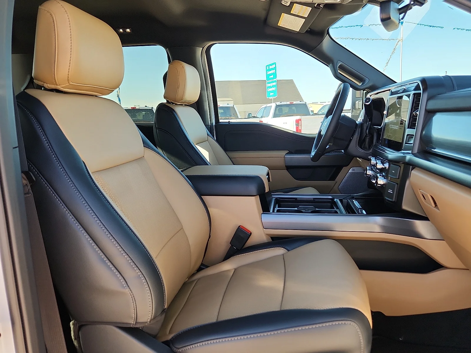 New 2026 Oxford White Ford Lariat image 20