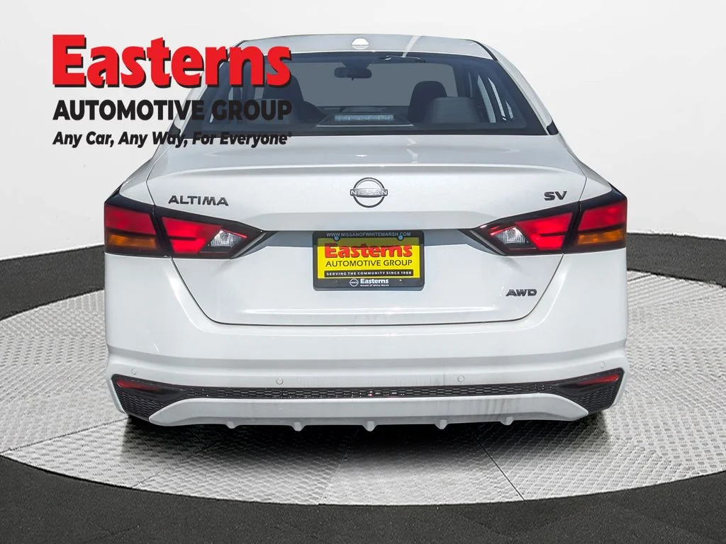 Used 2024 White Nissan 2.5 SV image 6