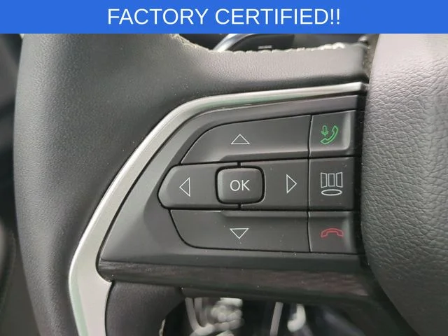 Used 2025 White/off-white Jeep Laredo X image 20
