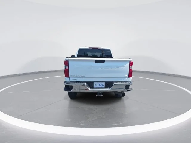 Used 2025 White Chevrolet LT image 7