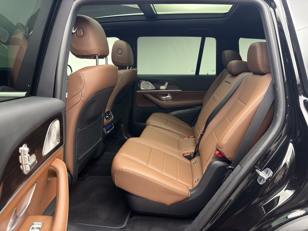 Used 2025 Obsidian Black/Mojave Silver Mercedes-Benz GLS 450 image 5