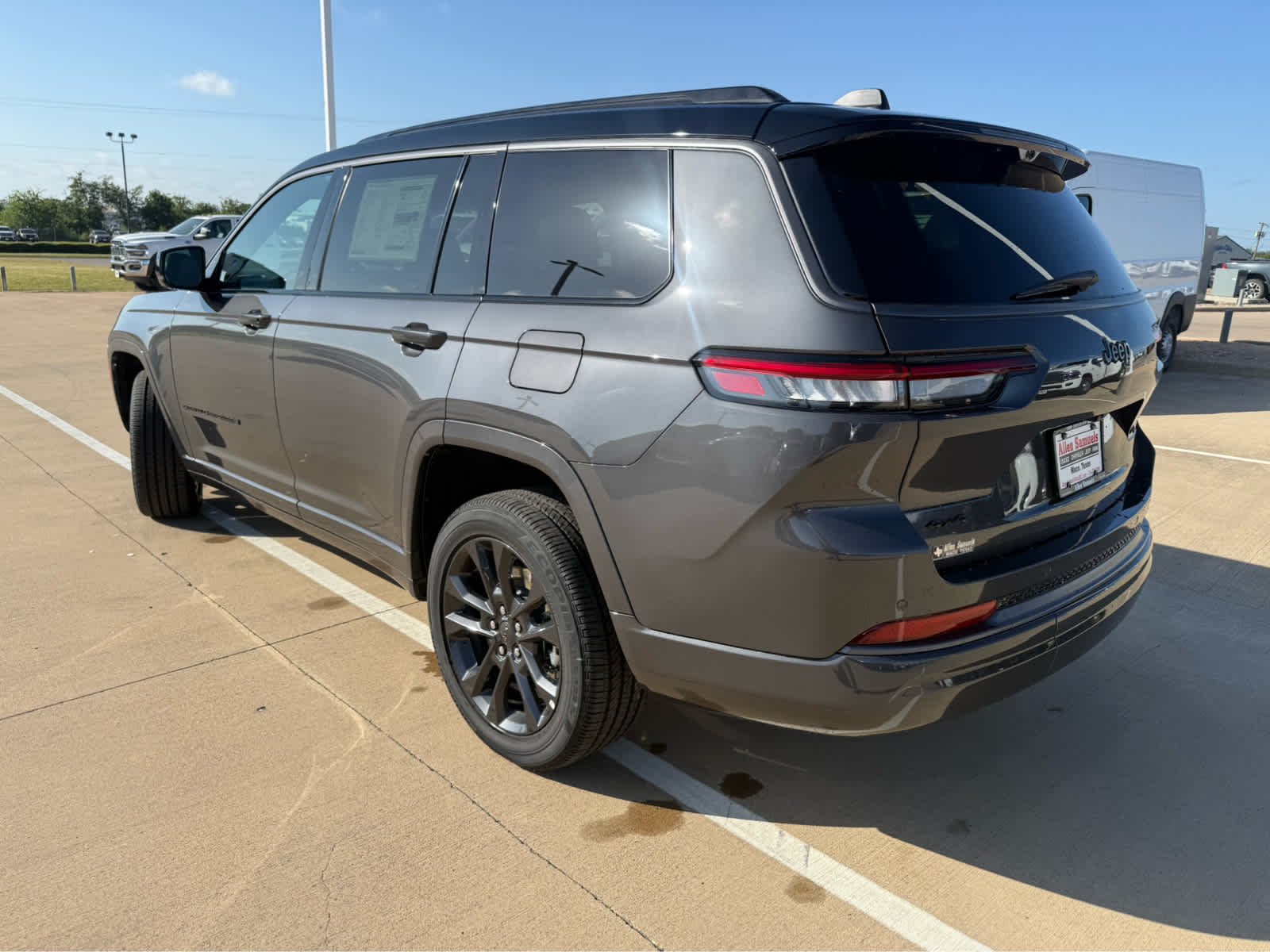 New 2026 Baltic Gray Metallic Clear-Coat Exterior Paint Jeep Limited Reserve image 8