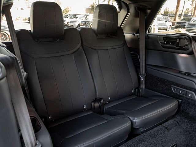 Used 2023 Carpathian Gray Premium Metallic Land Rover SE image 30