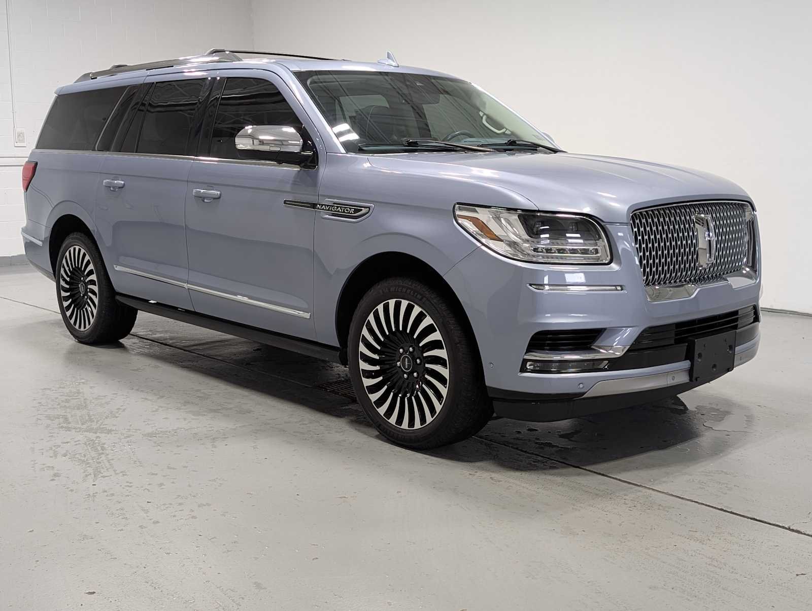Used 2021 Chroma Crystal Blue Lincoln Black Label image 6
