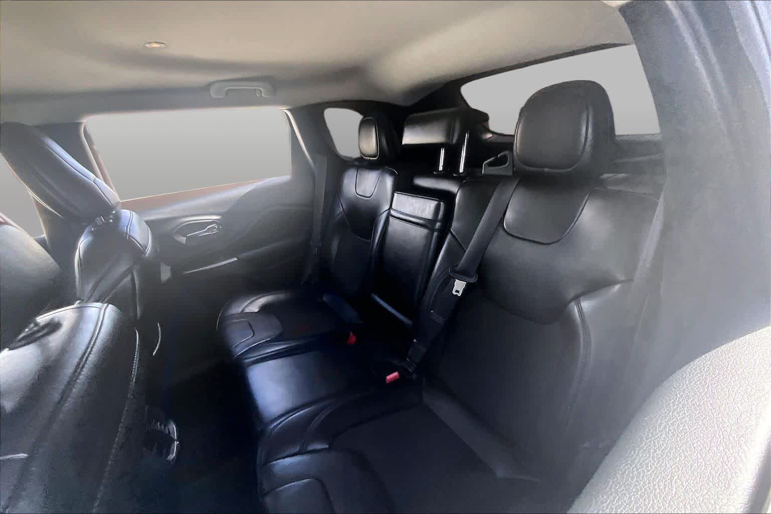 Used 2019 Diamond Black Crystal Pearlcoat Jeep Latitude Plus image 19