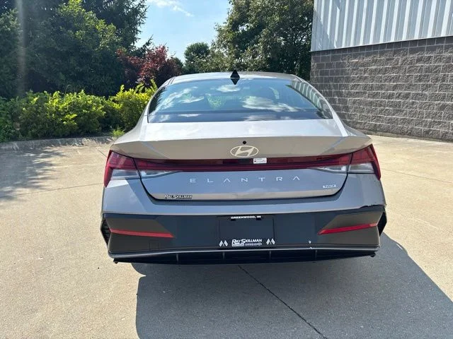 Used 2025 Metal Hyundai Limited image 8