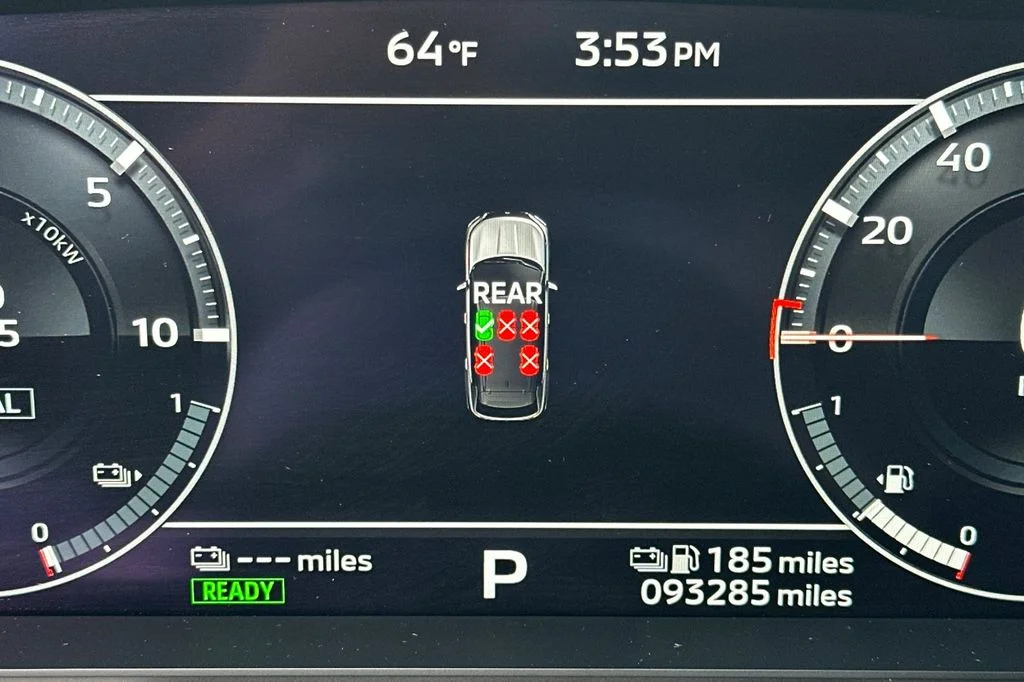 Used 2023  Mitsubishi SEL image 26