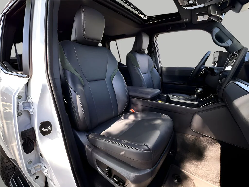 Used 2025 White Pearl Lexus 550 Overtrail image 19