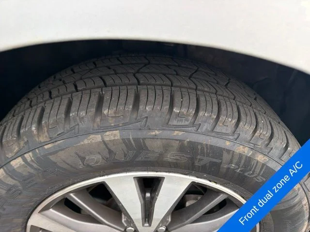 Used 2018 Brilliant Silver Metallic Nissan SL image 4