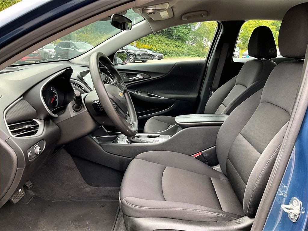 Used 2024 Blue Chevrolet LT image 4