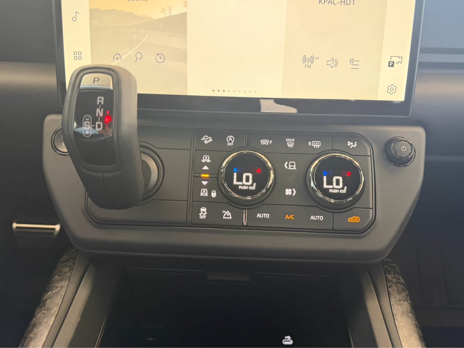 2026 Land Rover Defender OCTA Black - Photo 21