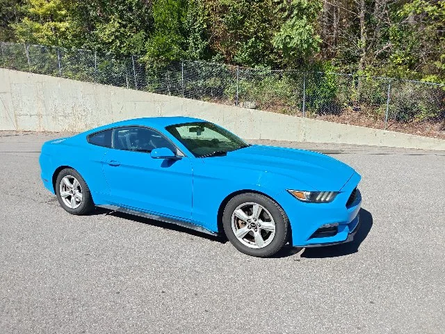 Used 2017 Blue Ford V6 image 1