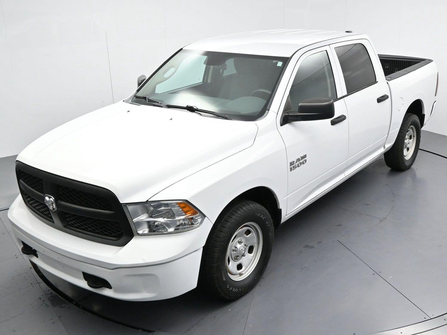 Used 2015 Bright White Clearcoat Ram Tradesman image 32