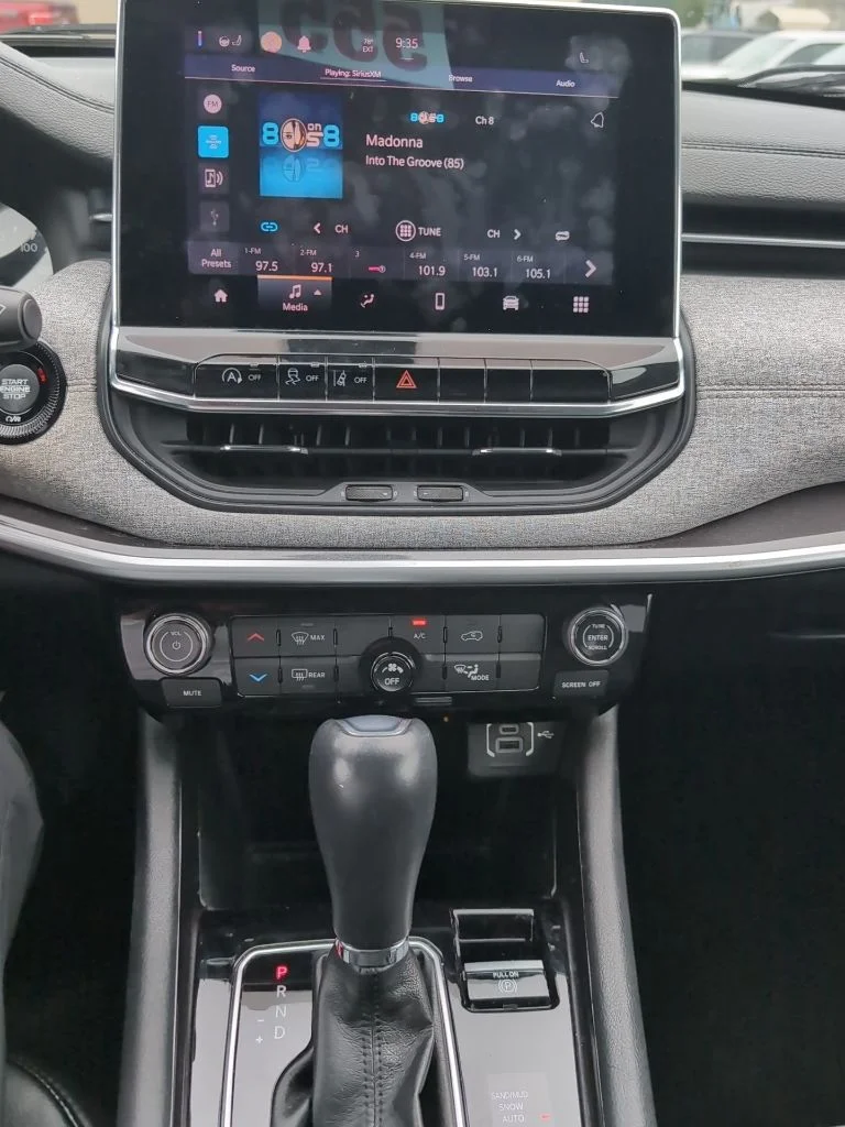 Certified Used 2022 Black Jeep Latitude Lux image 11