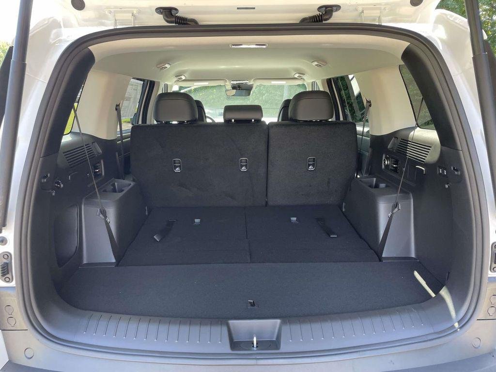 New 2027 White Hyundai SEL AWD image 13